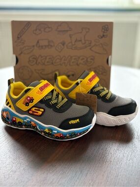NEW Skechers Kids Vroom Sneakers Size 9